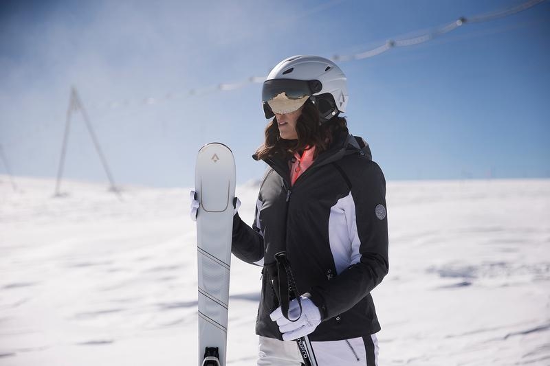 Предлагаемые нами сноубордические очки окажутся полезными как для любительской деятельности, так и для удовлетворения требований опытных и профессиональных спортсменов